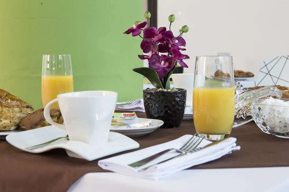 Wakola Hotel Fass Dakar